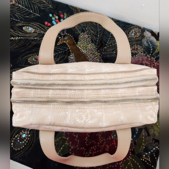 Chanel Bag - Picture 2 of 12